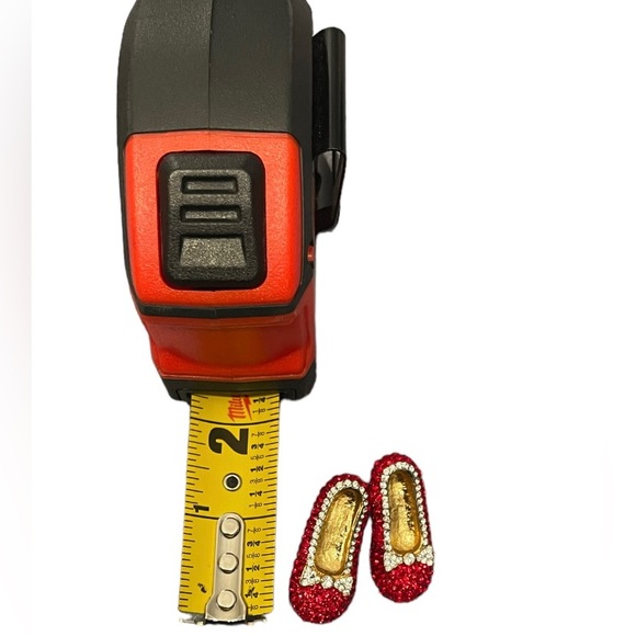 🌻Ruby Red Slippers Pin - Picture 3 of 4